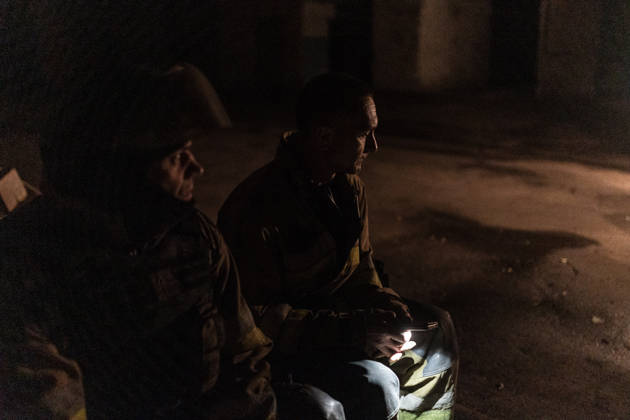 Ukrainian firefighters battle blaze after Russian drone strike in Druzhkivka DRUZHKIVKA, UKRAINE - JUNE 17: Ukrainian firefighters rest following a Russian drone attack in Druzhkivka, Ukraine, on June 17, 2026. Diego Herrera Carcedo Anadolu Ukraine Donetsk. Editorial use only. Please get in touch for any other usage.  Copyright: x2026xAnadoluxDiegoxHerreraxCarcedox