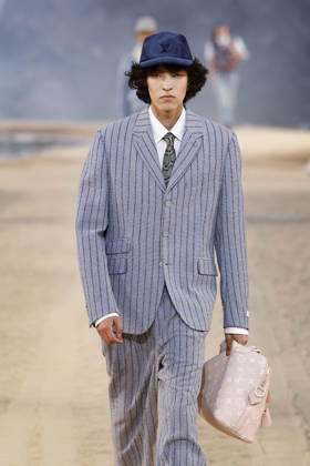 Louis Vuitton Mens Ready-to-Wear Spring Summer 2027 Fashion Show during Paris Fashion Week at the Cité Internationale Universitaire de Paris, France, on June 23, 2026 Bestimage Runway during the Louis Vuitton Men’s Spring Summer 2027 fashion show as part of Paris Fashion Week on June 23, 2026 in Paris, France Paris, France,detected_source_language  Copyright: xAgencex xBestimagexAgencex xBestimagex