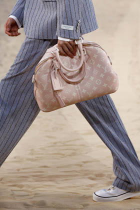 Louis Vuitton Mens Ready-to-Wear Spring Summer 2027 Fashion Show during Paris Fashion Week at the Cité Internationale Universitaire de Paris, France, on June 23, 2026 Bestimage Runway during the Louis Vuitton Men’s Spring Summer 2027 fashion show as part of Paris Fashion Week on June 23, 2026 in Paris, France Paris, France,detected_source_language  Copyright: xAgencex xBestimagexAgencex xBestimagex