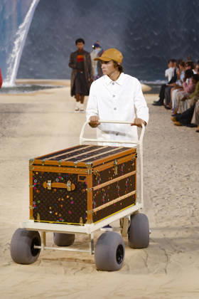 Louis Vuitton Mens Ready-to-Wear Spring Summer 2027 Fashion Show during Paris Fashion Week at the Cité Internationale Universitaire de Paris, France, on June 23, 2026 Bestimage Runway during the Louis Vuitton Men’s Spring Summer 2027 fashion show as part of Paris Fashion Week on June 23, 2026 in Paris, France Paris, France,detected_source_language  Copyright: xAgencex xBestimagexAgencex xBestimagex