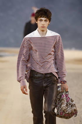 Louis Vuitton Mens Ready-to-Wear Spring Summer 2027 Fashion Show during Paris Fashion Week at the Cité Internationale Universitaire de Paris, France, on June 23, 2026 Bestimage Runway during the Louis Vuitton Men’s Spring Summer 2027 fashion show as part of Paris Fashion Week on June 23, 2026 in Paris, France Paris, France,detected_source_language  Copyright: xAgencex xBestimagexAgencex xBestimagex