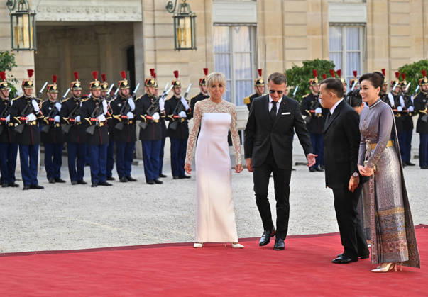 President Emmanuel Macron, Brigitte Macron, Rama X, King of Thailand, his wife Queen Suthida, and Princess Sirivannavari Nariratana arriving at the Élysée Palace for a state dinnerstate dinner in honor of the visit of the King of Thailand and his wife to Paris on June 29, 2026. Christian Liewig Bestimage Arrivals at the state dinner held at the Élysée Palace in Paris in honor of the visit of the King of Thailand and his wife. Paris, France  Copyright: xChristianxLiewigx xBestimagexChristianxLiewigx xBestimagex