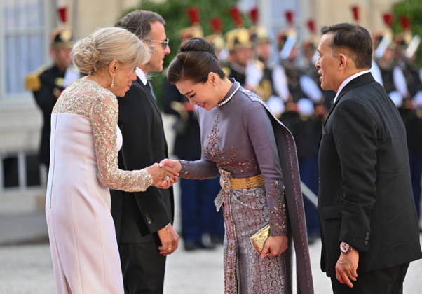 President Emmanuel Macron, Brigitte Macron, Rama X, King of Thailand, and his wife, Queen Suthida, arriving at the Élysée Palace for a state dinnerstate dinner in honor of the visit of the King of Thailand and his wife to Paris on June 29, 2026. Christian Liewig Bestimage Arrivals at the state dinner held at the Élysée Palace in Paris in honor of the visit of the King of Thailand and his wife. Paris, France  Copyright: xChristianxLiewigx xBestimagexChristianxLiewigx xBestimagex