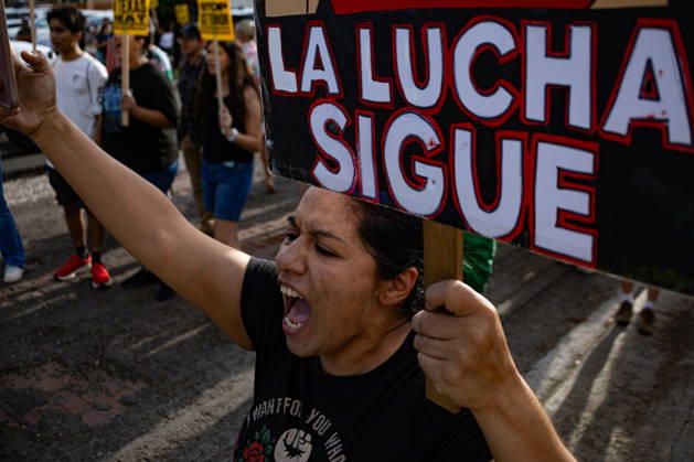 A person takes part in a protest against immigration policies in Houston, USA, 08 July 2026. Protests in Houston Following the Death of a Mexican Immigrant During an ICE Raid !ACHTUNG: NUR REDAKTIONELLE NUTZUNG!  Copyright: xCARLOSxRAMÍREZx AME8555 20260709-55020842581_1