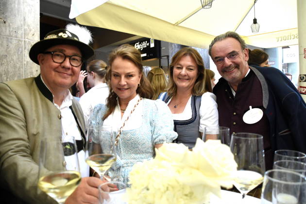 Beppo Brem, City Council Member; Ulrike Grimm, City Council Member; Anja Berger, City Council Member; Klaus Peter Rupp, City Council Member; Munich, July 10, 2026; Marienplatz in front of Donisl; the wedding couple, Peter Reichert and Donisl; Franziska Kohlpaintner, photo, Munich