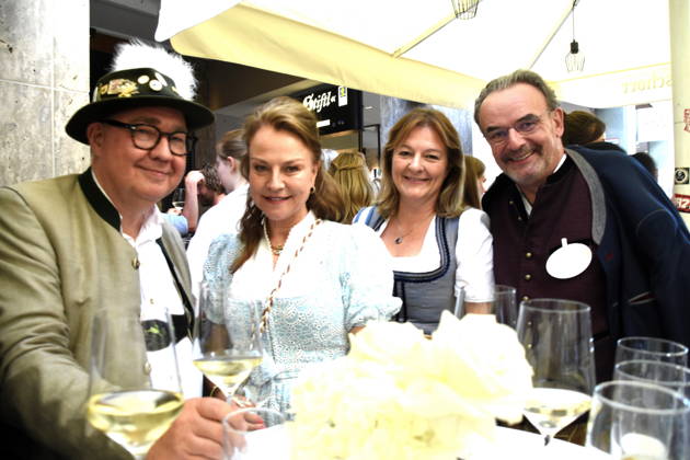 Beppo Brem, City Council Member; Ulrike Grimm, City Council Member; Anja Berger, City Council Member; Klaus Peter Rupp, City Council Member; Munich, July 10, 2026; Marienplatz in front of Donisl; the wedding couple, Peter Reichert and Donisl; Franziska Kohlpaintner, photo, Munich
