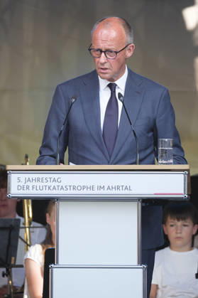 Chancellor Friedrich Merz speaks at a memorial event on the Ahrweiler market square five years after the catastrophic flooding in the Ahr Valley. Photo take Copyright: epd-bild GuidoxSchiefer 20260714-DSCF8575