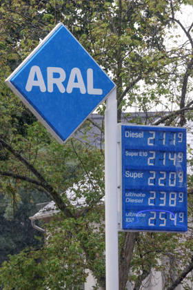 What’s the outlook for fuel prices? Fuel prices continue to rise. Today, Friday, is the last day of school before summer break, which begins on Monday. At the ARAL gas station in Siegen, fuel prices are already significantly higher this morning than they were at the start of the week. The curre