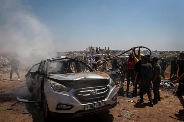 Israeli attacks continue in Gaza GAZA, PALESTINE - JULY 21 : Firefighters and local Palestinians attempt to extinguish a burning civilian vehicle after it was targeted in an Israeli attack in the Nuseirat refugee camp in the central Gaza Strip on July 21, 2026 in Gaza, Palestine. Abdalhkem Abu Riash Anadolu Gaza City Gaza. Editorial use only. Please get in touch for any other usage.  Copyright: x2026xAnadoluxAbdalhkemxAbuxRiashx