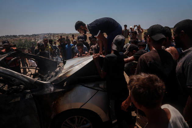 Israeli attacks continue in Gaza GAZA, PALESTINE - JULY 21 : Firefighters and local Palestinians attempt to extinguish a burning civilian vehicle after it was targeted in an Israeli attack in the Nuseirat refugee camp in the central Gaza Strip on July 21, 2026 in Gaza, Palestine. Abdalhkem Abu Riash Anadolu Gaza City Gaza. Editorial use only. Please get in touch for any other usage.  Copyright: x2026xAnadoluxAbdalhkemxAbuxRiashx