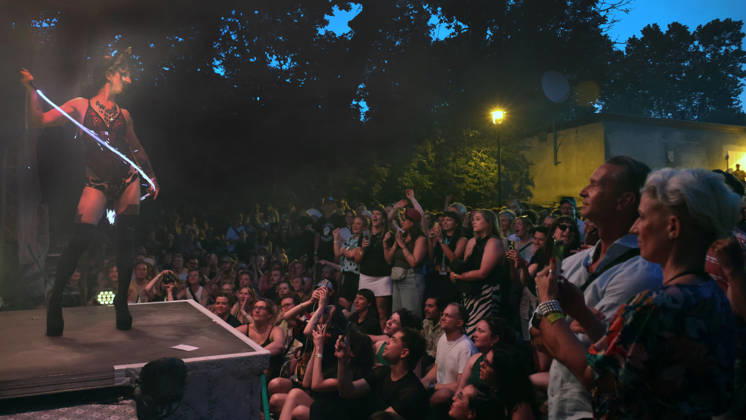 July 25, 2026 Halle (Saale) Halle (Saale) Halle (Saale) Saxony-Anhalt Cityscape Saxony-Anhalt View of the 2026 Summer Festival at the Peißnitzhaus Peißnitzhaus Festival Drag Show Drag and Travesty Show Photo by Janayra �