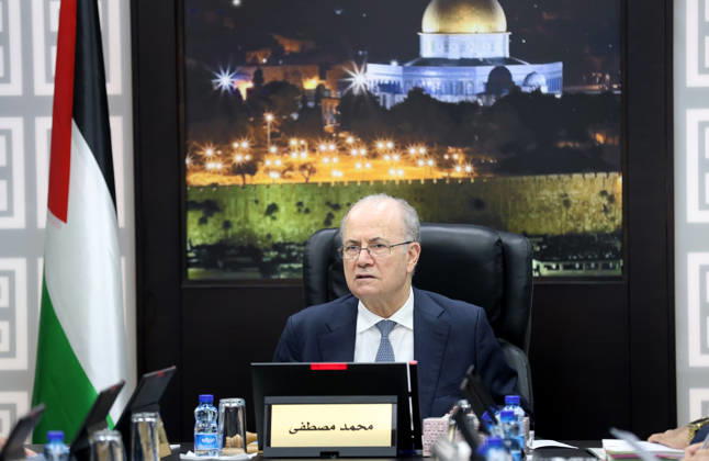 Palestinian Prime Minister Chairs Weekly Cabinet Meeting in Ramallah Palestinian Prime Minister Mohammad Mustafa chairs the weekly cabinet meeting in Ramallah, West Bank, on August 18, 2026. Mustafa affirmed support for Palestinians in villages targeted by attacks by the Israeli army and settlers, and directed authorities to accelerate responses to urgent needs and provide emergency financial allocations to a number of villages. Photo by Prime Minister Office apaimages Ramallah West Bank Palestinian Territory 180826_Ramallah_PMO_00(4) Copyright: xapaimagesxPrimexMinisterxOfficex xapaimagesx