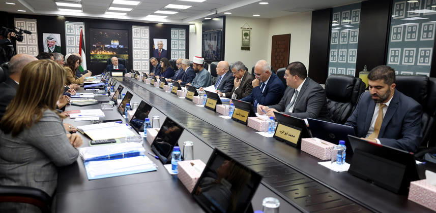 Palestinian Prime Minister Chairs Weekly Cabinet Meeting in Ramallah Palestinian Prime Minister Mohammad Mustafa chairs the weekly cabinet meeting in Ramallah, West Bank, on August 18, 2026. Mustafa affirmed support for Palestinians in villages targeted by attacks by the Israeli army and settlers, and directed authorities to accelerate responses to urgent needs and provide emergency financial allocations to a number of villages. Photo by Prime Minister Office apaimages Ramallah West Bank Palestinian Territory 180826_Ramallah_PMO_00(1) Copyright: xapaimagesxPrimexMinisterxOfficex xapaimagesx