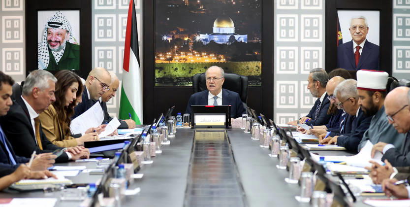 Palestinian Prime Minister Chairs Weekly Cabinet Meeting in Ramallah Palestinian Prime Minister Mohammad Mustafa chairs the weekly cabinet meeting in Ramallah, West Bank, on August 18, 2026. Mustafa affirmed support for Palestinians in villages targeted by attacks by the Israeli army and settlers, and directed authorities to accelerate responses to urgent needs and provide emergency financial allocations to a number of villages. Photo by Prime Minister Office apaimages Ramallah West Bank Palestinian Territory 180826_Ramallah_PMO_00(3) Copyright: xapaimagesxPrimexMinisterxOfficex xapaimagesx