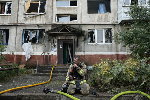 Aftermath of Russian attack on Ukraine s Kramatorsk KRAMATORSK, UKRAINE - AUGUST 18: A firefighter works at a damaged residential building following a Russian airstrike in Kramatorsk, Ukraine, on August 18, 2026. Francisco Richart Anadolu Kramatorsk Ukraine. Editorial use only. Please get in touch for any other usage. Copyright: x2026xAnadoluxFranciscoxRichartx