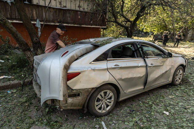 Aftermath of Russian attack on Ukraine s Kramatorsk KRAMATORSK, UKRAINE - AUGUST 18: A resident inspects damage to his car in a residential area following a Russian airstrike in Kramatorsk, Ukraine, on August 18, 2026. Francisco Richart Anadolu Kramatorsk Ukraine. Editorial use only. Please get in touch for any other usage. Copyright: x2026xAnadoluxFranciscoxRichartx