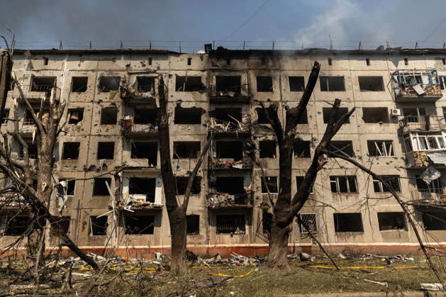 Aftermath of Russian attack on Ukraine s Kramatorsk KRAMATORSK, UKRAINE - AUGUST 18: A view of a destroyed and burning residential building following a Russian airstrike in Kramatorsk, Ukraine, on August 18, 2026. Francisco Richart Anadolu Kramatorsk Ukraine. Editorial use only. Please get in touch for any other usage. Copyright: x2026xAnadoluxFranciscoxRichartx