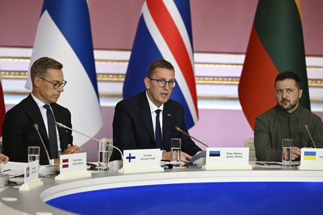 LKS 20260823 Finland s President Alexander Stubb (L), Estonia s Prime Minister Kristen Michal and President of Ukraine Volodymyr Zelensky during the Open Session of the Ukraine-Nordic-Baltic Summit in Kyiv, Ukraine on August 23, 2026. - ANTTI AIMO-KOIVISTO Kiova Ukraina Copyright: xAnttixAimo-Koivistox qhc7jm8_uL0