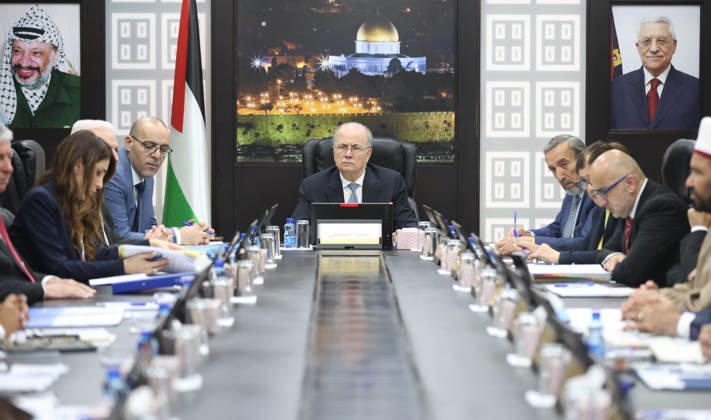 Palestinian Prime Minister Chairs Weekly Cabinet Meeting in Ramallah Palestinian Prime Minister Mohammad Mustafa chairs the weekly cabinet meeting in Ramallah, in the West Bank, on August 24, 2026. The cabinet warned of a sharp and accelerating deterioration in humanitarian conditions in the Gaza Strip amid severe shortages of aid and restrictions on its entry. Photo by Prime Minister Office apaimages Ramallah West Bank Palestinian Territory 240826_Ramallah_PMO_00(3) Copyright: xapaimagesxPrimexMinisterxOfficex xapaimagesx