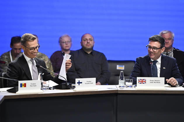 LKS 20260824 Finland s President Alexander Stubb (L) and Britain s Prime Minister Andy Burnham (R) talks during the meeting of Coalition of the Willing in Kyiv, Ukraine on Ukraine’s 35th Independence Day, August 24, 2026. - ANTTI AIMO-KOIVISTO Kiova Ukraine  Copyright: xAnttixAimo-Koivistox oB_B1BnwP3g