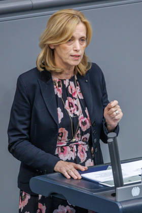 Bundestag: Karin Prien (CDU), Federal Minister for Family Affairs, in the German Bundestag on September 10, 2026, in Berlin, Berlin, Germany, Bundestag
