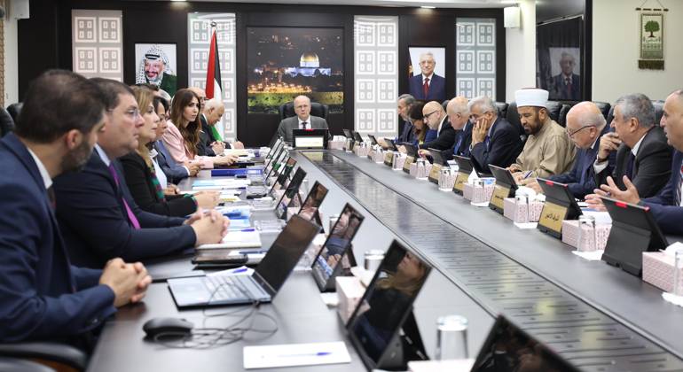 Palestinian Prime Minister Chairs Weekly Cabinet Meeting in Ramallah Palestinian Prime Minister Mohammad Mustafa chairs the weekly cabinet meeting in Ramallah, West Bank, on September 22, 2026. Mustafa briefed cabinet members on political efforts and contacts with international partners on the sidelines of the United Nations General Assembly, including efforts related to establishing a Palestinian state and the recovery and reconstruction of the Gaza Strip. Photo by Prime Minister Office apaimages Ramallah West Bank Palestinian Territory 220926_Ramallah_PPMO_00(2) Copyright: xapaimagesxPrimexMinisterxOfficex xapaimagesx