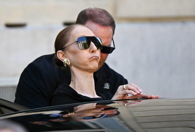 Celine Dion Leaves Her Hotel - Paris Celine Dion spend time with fans before her concert, at hotel Royal Monceau in Paris, France on September 23, 2026. Photo by Lionel Urman ABACAPRESS.COM Patis France  Copyright: xUrmanxLionel ABACAx