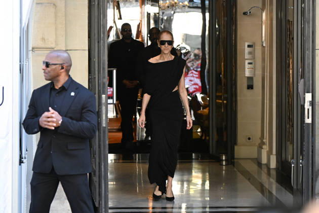Celine Dion Leaves Her Hotel - Paris Celine Dion spend time with fans before her concert, at hotel Royal Monceau in Paris, France on September 23, 2026. Photo by Lionel Urman ABACAPRESS.COM Paris France  Copyright: xUrmanxLionel ABACAx