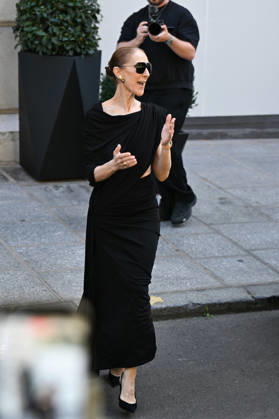 Celine Dion Leaves Her Hotel - Paris Celine Dion spend time with fans before her concert, at hotel Royal Monceau in Paris, France on September 23, 2026. Photo by Lionel Urman ABACAPRESS.COM Paris France  Copyright: xUrmanxLionel ABACAx