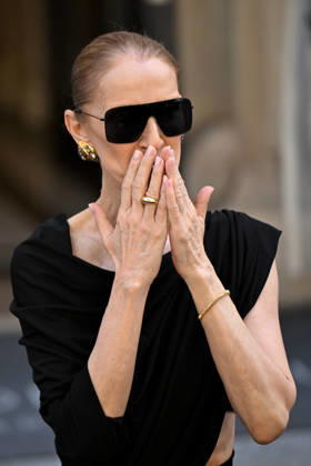 Celine Dion Leaves Her Hotel - Paris Celine Dion spend time with fans before her concert, at hotel Royal Monceau in Paris, France on September 23, 2026. Photo by Lionel Urman ABACAPRESS.COM Paris France  Copyright: xUrmanxLionel ABACAx