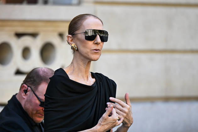 Celine Dion Leaves Her Hotel - Paris Celine Dion spend time with fans before her concert, at hotel Royal Monceau in Paris, France on September 23, 2026. Photo by Lionel Urman ABACAPRESS.COM Paris France  Copyright: xUrmanxLionel ABACAx