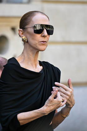 Celine Dion Leaves Her Hotel - Paris Celine Dion spend time with fans before her concert, at hotel Royal Monceau in Paris, France on September 23, 2026. Photo by Lionel Urman ABACAPRESS.COM Paris France  Copyright: xUrmanxLionel ABACAx