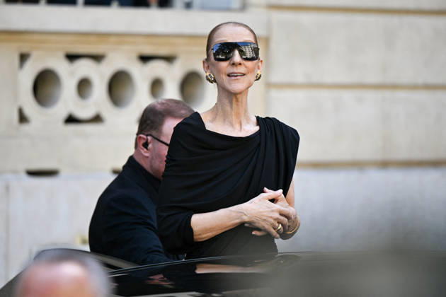 Celine Dion Leaves Her Hotel - Paris Celine Dion spend time with fans before her concert, at hotel Royal Monceau in Paris, France on September 23, 2026. Photo by Lionel Urman ABACAPRESS.COM Paris France  Copyright: xUrmanxLionel ABACAx