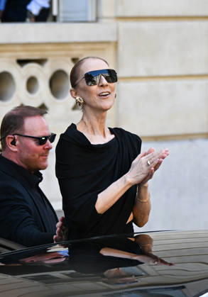 Celine Dion Leaves Her Hotel - Paris Celine Dion spend time with fans before her concert, at hotel Royal Monceau in Paris, France on September 23, 2026. Photo by Lionel Urman ABACAPRESS.COM Paris France  Copyright: xUrmanxLionel ABACAx