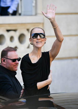 Celine Dion Leaves Her Hotel - Paris Celine Dion spend time with fans before her concert, at hotel Royal Monceau in Paris, France on September 23, 2026. Photo by Lionel Urman ABACAPRESS.COM Paris France  Copyright: xUrmanxLionel ABACAx