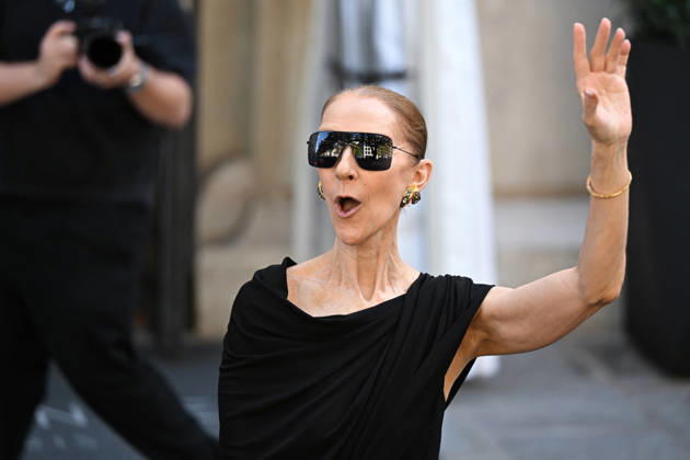 Celine Dion Leaves Her Hotel - Paris Celine Dion spend time with fans before her concert, at hotel Royal Monceau in Paris, France on September 23, 2026. Photo by Lionel Urman ABACAPRESS.COM Paris France  Copyright: xUrmanxLionel ABACAx