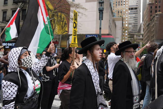 People are participating in a protest against Israeli Prime Minister Benjamin Netanyahu and his attendance at the UN General Assembly, and are expressing their dissatisfaction with the organization for allowing him to participate in New York, United States, 24 September 2026. Protesters in New York demonstrate against Netanyahu at the General Assembly: The UN makes me ashamed !ACHTUNG: NUR REDAKTIONELLE NUTZUNG! Copyright: xAngelxColmenaresx AME289 20260924-55021497246_1
