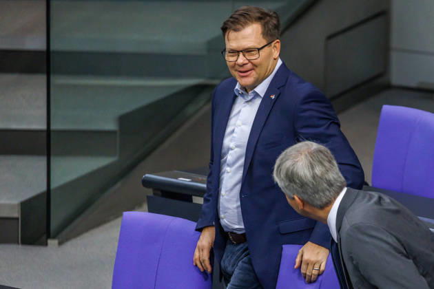 Bundestag: Carsten Schneider (SPD), Minister for the Environment, Climate Action, Nature Conservation, and Nuclear Safety, and Steffen Bilger, Federal Minister of Transportation, at the German Bundestag on September 25, 2026, in Berlin, Berlin, Berlin, Germany, Bundestag