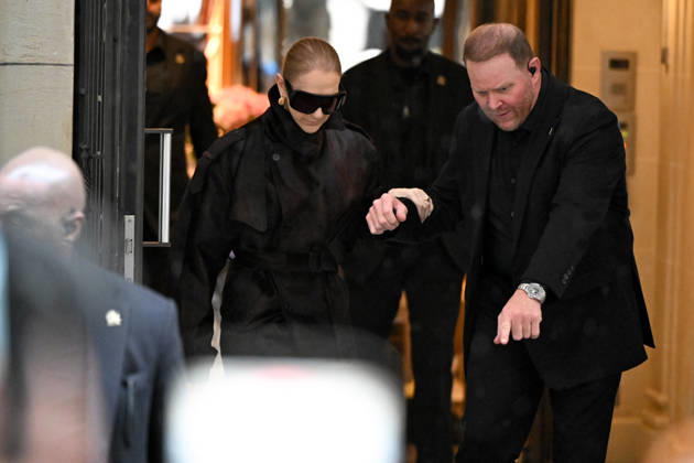 Céline Dion spent some time with her fans at the Royal Monceau Hotel in Paris, France, before heading to the event venue. Céline Dion spends time with fans before going to the venue, the Royal Monceau Hotel in Paris, France 460074 September 30, 2026 PARIS France Copyright: xL.Urmanx xStarfacex STAR_460074_002