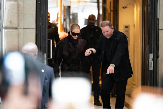 Céline Dion spent some time with her fans at the Royal Monceau Hotel in Paris, France, before heading to the event venue. Céline Dion spends time with fans before going to the venue, the Royal Monceau Hotel in Paris, France 460074 September 30, 2026 PARIS France Copyright: xL.Urmanx xStarfacex STAR_460074_003