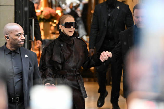 Céline Dion spent some time with her fans at the Royal Monceau Hotel in Paris, France, before heading to the event venue. Céline Dion spends time with fans before going to the venue, the Royal Monceau Hotel in Paris, France 460074 September 30, 2026 PARIS France Copyright: xL.Urmanx xStarfacex STAR_460074_007