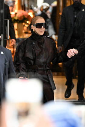 Céline Dion spent some time with her fans at the Royal Monceau Hotel in Paris, France, before heading to the event venue. Céline Dion spends time with fans before going to the venue, the Royal Monceau Hotel in Paris, France 460074 September 30, 2026 PARIS France Copyright: xL.Urmanx xStarfacex STAR_460074_008