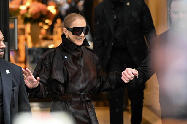 Céline Dion spent some time with her fans at the Royal Monceau Hotel in Paris, France, before heading to the event venue. Céline Dion spends time with fans before going to the venue, the Royal Monceau Hotel in Paris, France 460074 September 30, 2026 PARIS France Copyright: xL.Urmanx xStarfacex STAR_460074_010