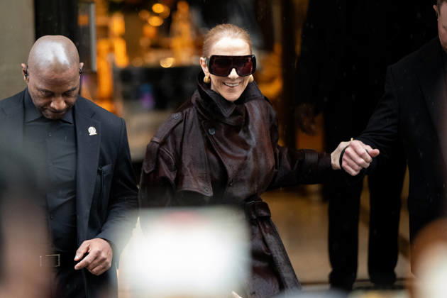 Céline Dion spent some time with her fans at the Royal Monceau Hotel in Paris, France, before heading to the event venue. Céline Dion spends time with fans before going to the venue, the Royal Monceau Hotel in Paris, France 460074 September 30, 2026 PARIS France Copyright: xL.Urmanx xStarfacex STAR_460074_011