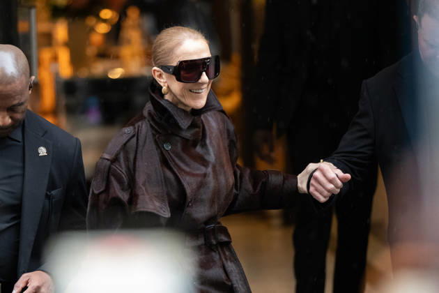 Céline Dion spent some time with her fans at the Royal Monceau Hotel in Paris, France, before heading to the event venue. Céline Dion spends time with fans before going to the venue, the Royal Monceau Hotel in Paris, France 460074 September 30, 2026 PARIS France Copyright: xL.Urmanx xStarfacex STAR_460074_014