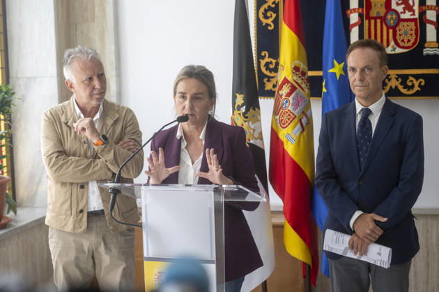 Ángel Víctor Torres chairs a meeting of the Situation Committee for the autonomous city of Ceuta. The Minister of Education, Vocational Training, and Sports, Milagros Tolón c, the Minister of Territorial Policy and Democratic Memory, Ángel Víctor Torres i, and the Government Delegate in Ceuta, David de la Encina d, during the meeting of the Situation Committee for the autonomous city, at the Government Delegation, on September 30, 2026, in Ceuta, Spain. Torres announced that the government will allocate 40.3 million to security and sanitation in Ceuta and that the space next to the prison will be used as a new shelter. SEPTEMBER 30, 2026 Ceuta, Spain Copyright: xMarcosxMorenox 7811059