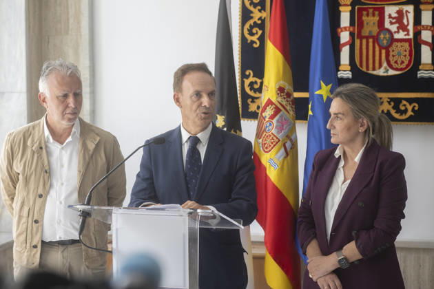 Ángel Víctor Torres chairs a meeting of the Situation Committee for the autonomous city of Ceuta. The Minister of Education, Vocational Training, and Sports, Milagros Tolón d, the Minister of Territorial Policy and Democratic Memory, Ángel Víctor Torres i, and the Government Delegate in Ceuta, David de la Encina c, during the meeting of the autonomous city’s Situation Committee at the Government Delegation on September 30, 2026, in Ceuta, Spain. Torres announced that the government will allocate 40.3 million to security and sanitation in Ceuta and that the space next to the prison will be converted into a new shelter. SEPTEMBER 30, 2026 Ceuta Ceuta, Spain Copyright: xMarcosxMorenox 7811060