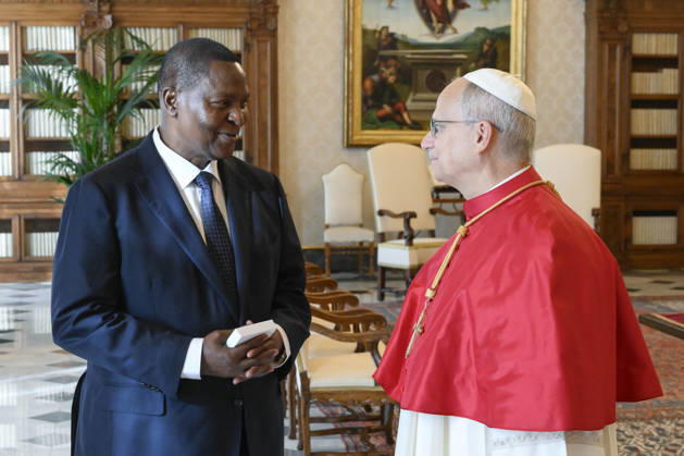 IPA89172102 - Italy, Rome, Vatican, October 1, 2026: Pope Leo XIV receives His Excellency Mr. Faustin Archange Touadera, President of the Central African Republic, in a private audience at the Vatican. Photograph by VATICAN MEDIA Catholic Press Photo Copyright: xVATICANxMEDIA xCatholicxPressxPhotox xx IPA89172102