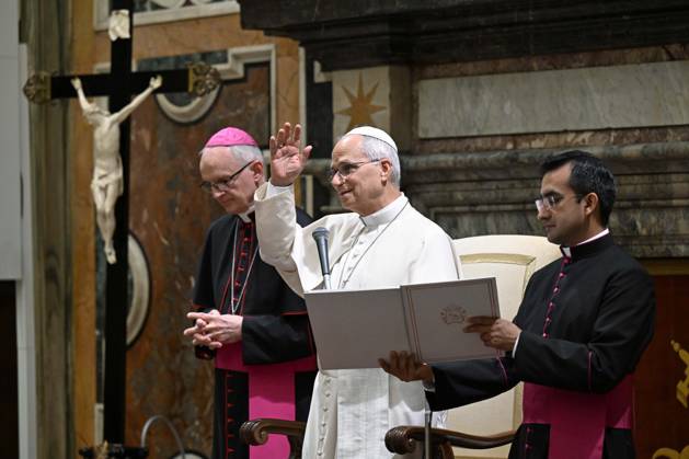 IPA89177592 - Italy, Rome, Vatican, October 1, 2026: Pope Leo XIV receives a delegation from the Hera Group in a private audience at the Vatican. Photograph by VATICAN MEDIA Catholic Press Photo Copyright: xVATICANxMEDIA xCatholicxPressxPhotox xx IPA89177592
