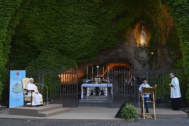 IPA89187807 - Italy, Rome, Vatican, October 1, 2026: Pope Leo XIV reacts as he attends the One Million Children Praying the Rosary event at the Lourdes Grotto in the Vatican Gardens. Photo by VATICAN MEDIA Catholic Press Photo Copyright: xVATICANxMEDIA xxCatholicxPressxPhotox xx IPA89187807